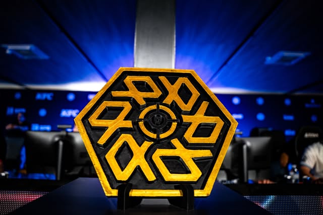 A 3D-printed black and yellow emblem at an esports event